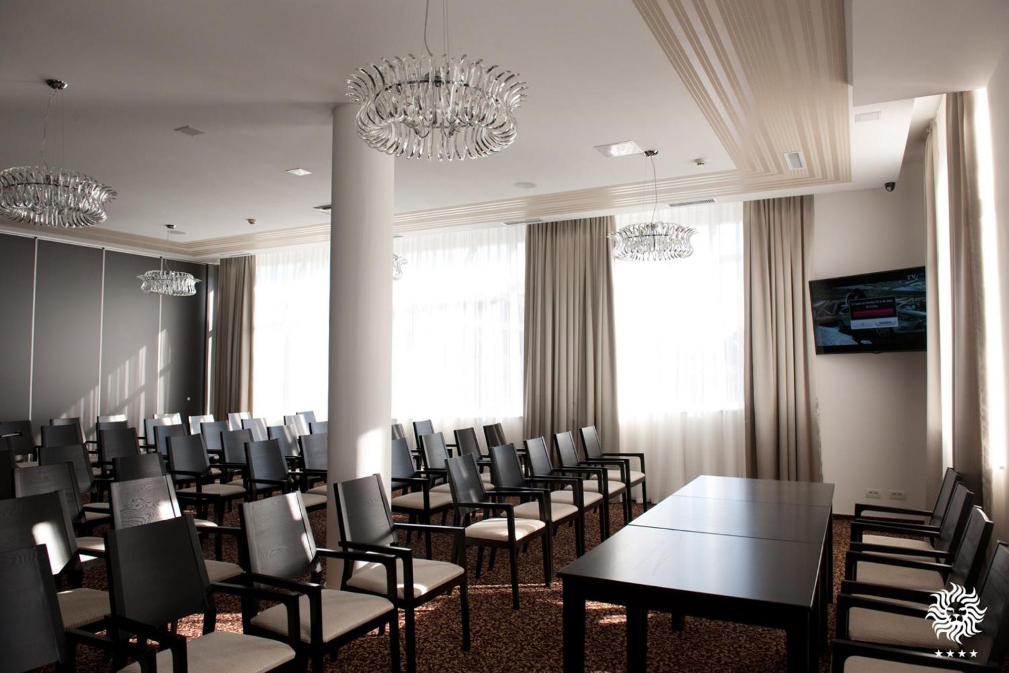Hotel Leon & Spa Arad Eksteriør billede