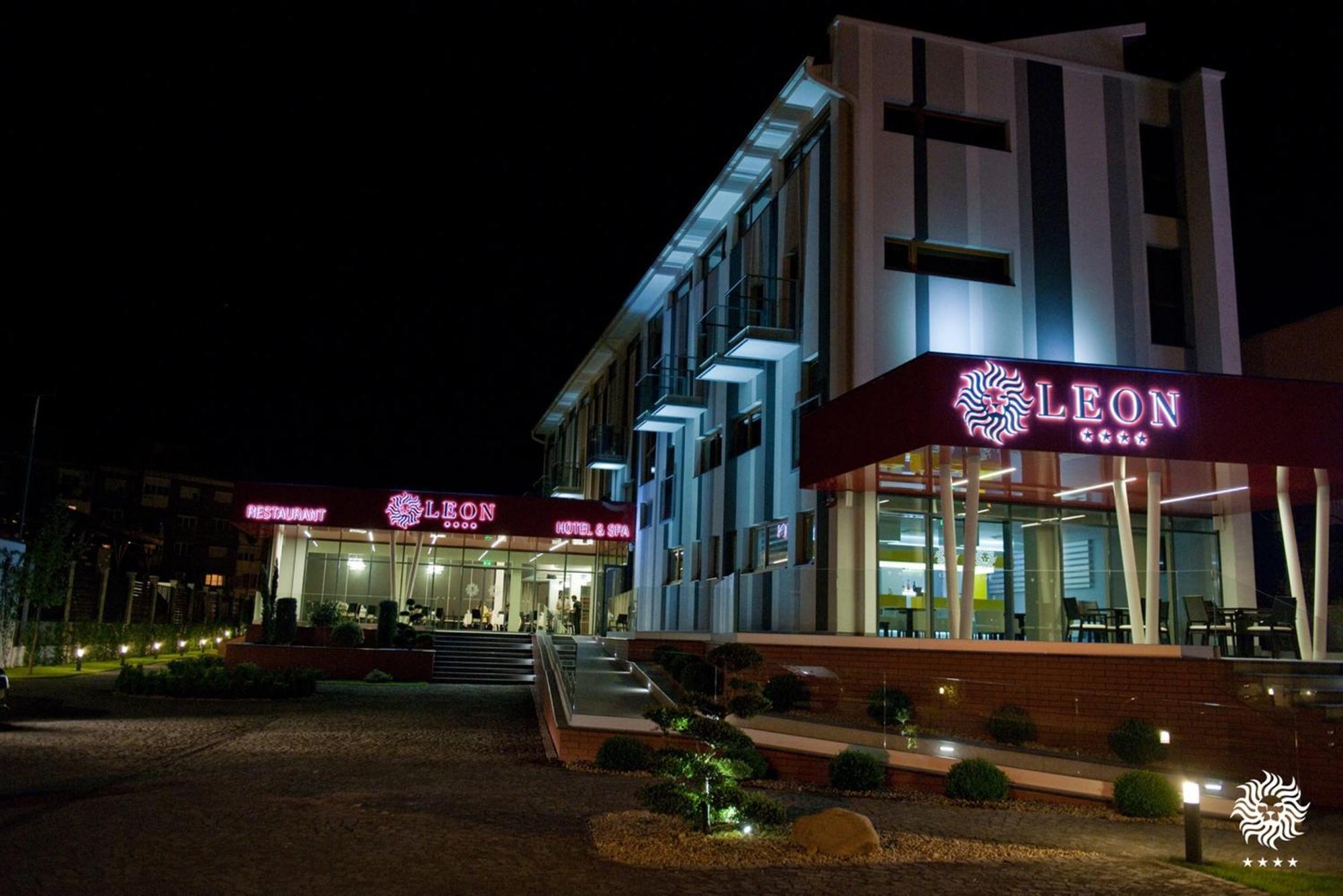 Hotel Leon & Spa Arad Eksteriør billede