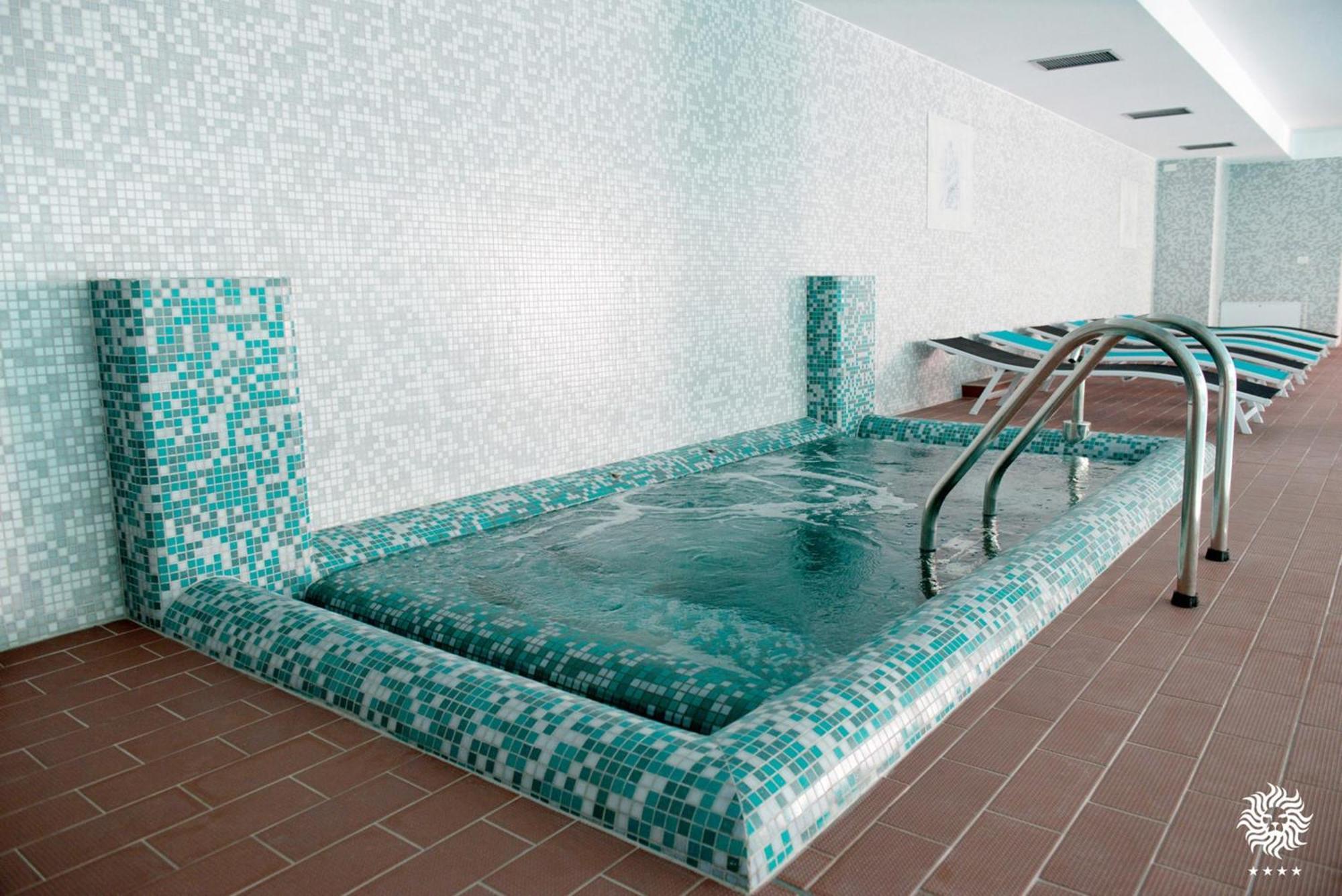 Hotel Leon & Spa Arad Eksteriør billede